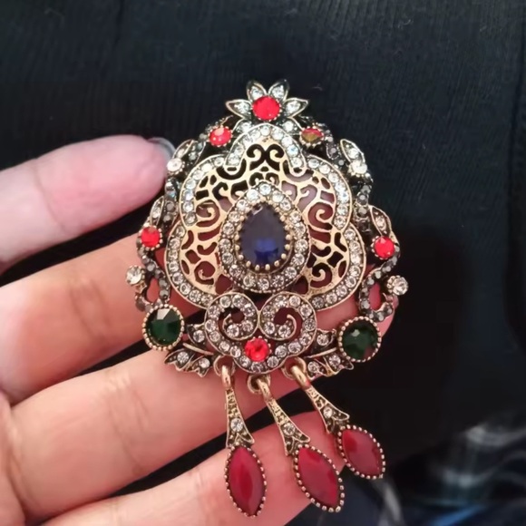 Vintage Baroque Queen Crystal Elegant Brooch - Picture 5 of 10